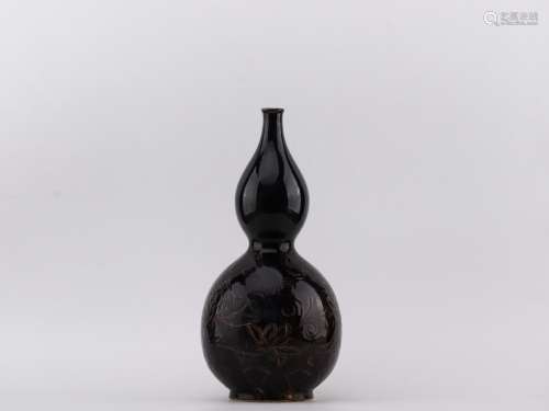 on black glaze porcelain bottle gourdSize: 29 cm diameter 2....