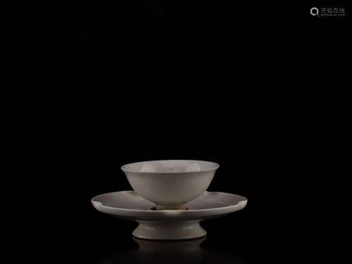 The oldporcelain tea lightSize: 7.5 cm diameter, 9.5 cm high...