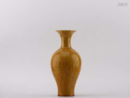 set porcelain vase yellow glazeSize: 26.5 cm diameter, 8.7 c...
