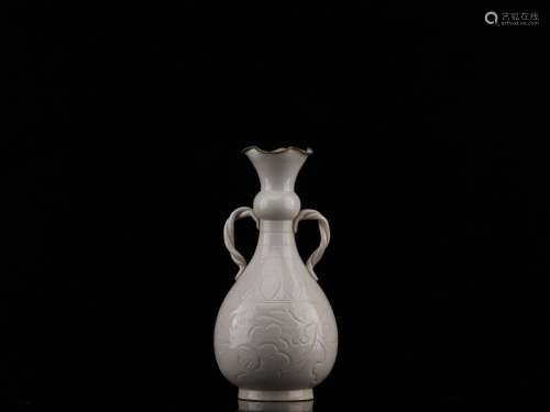 set porcelain double golden urnSize: 28.5 cm diameter, 8.1 c...