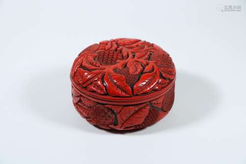 Later carved lacquerware litchi boxSize: 11.5 cm in diameter...