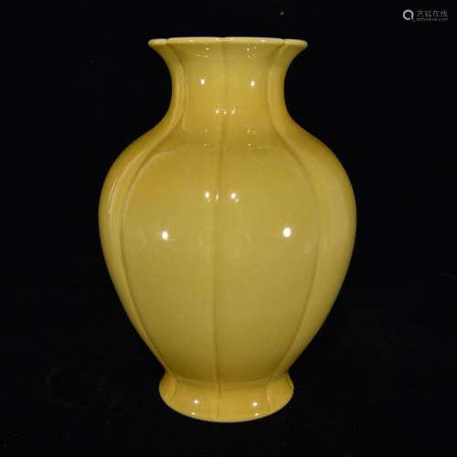 Yellow glaze melon leng bottle, 28 x 20,