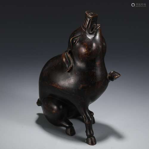 Piggy furnishing articles, copperSize, high 23.8 cm long and...