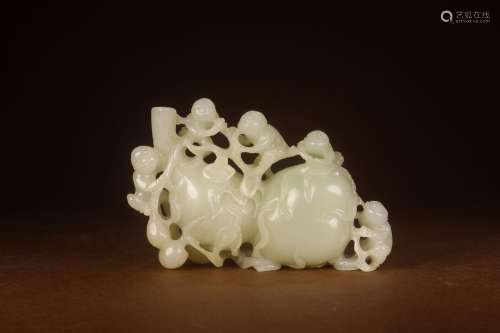 And hetian jade more blessing the childrenSize: 12.8 x3x8. 3...