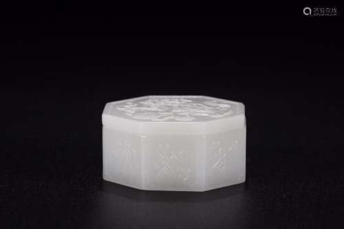 hetian jade in a boxSize4.9 cm high 2.3 cm wide weighs 72 gT...