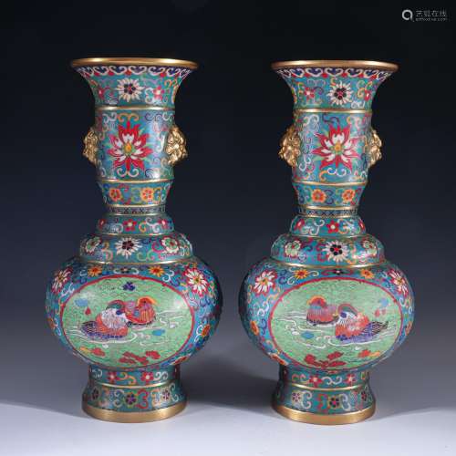 Cloisonne yang vase with a beast of a coupleSpecification: h...