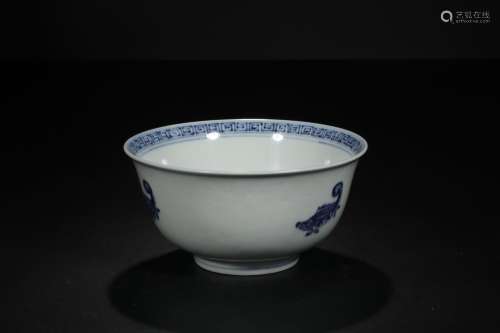 , the "big" blue and white fish bowlSize8.5 diamet...