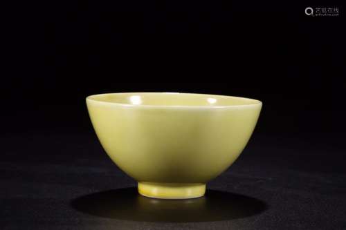 Jiao yellow glaze cup, ""Size10.5 cm in diameter 6...
