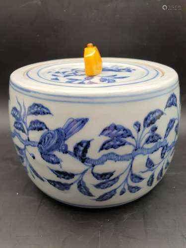 A blue and white flower and bird's pattern pot made from Xua...
