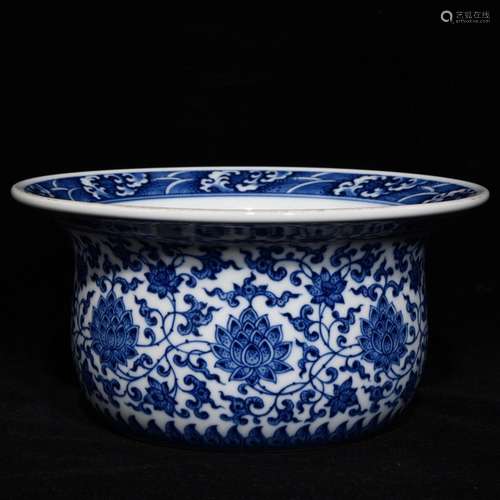 Blue and white lotus flower grain slag bucket x18.7 9.3