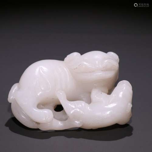 Players hotan Bai Yuzi female animal carvings.Size: 7.6 cm *...