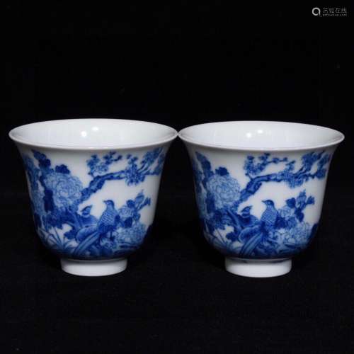 Blue and white flower on grain cup, high caliber 6.3 7.8,
