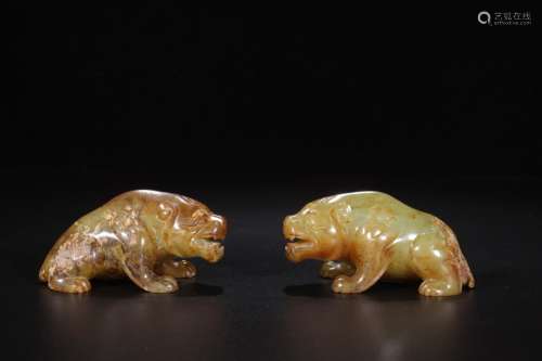 ancient jade, bear a pairSize 4.5 cm wide and 9.4 x 4.2 cm w...