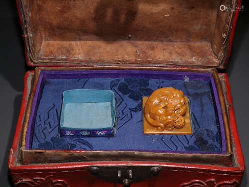 Tian carved lions play ball seal.Specification: high 4.2 cm ...