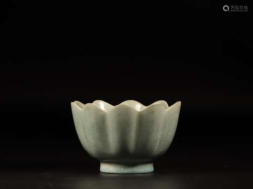 Your kiln lotus bowlSize: 11.2 cm diameter, 16.5 cm high bot...