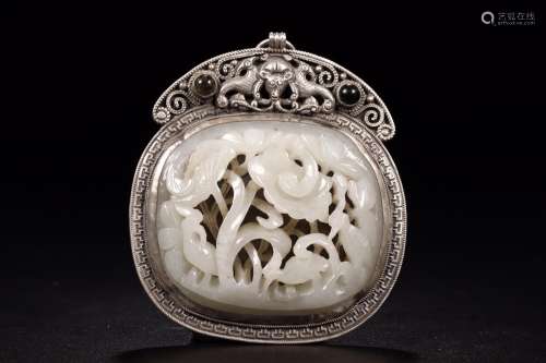 , silver inlaid jade pendantSize 7.3 * 7.8 * 1 cm, weight 80...