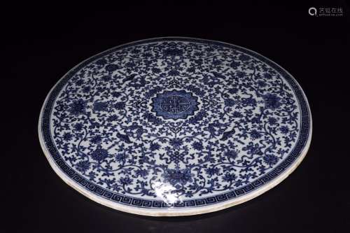 : green Hualien in porcelain plateSize: 49 cm diameter 1 cm ...
