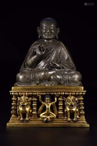 Copper: a lama guru's statueSize: 19 cm long and 27 cm w...