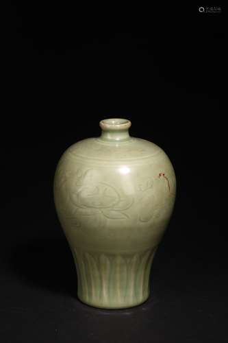 MING DYNASTY OR EARLIER, LONGQUAN KILN, BOTTLE