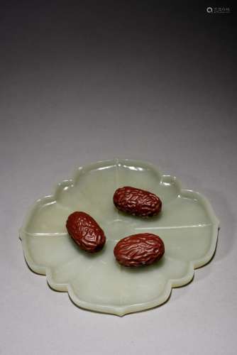 A PLATE OF WHITE JADE