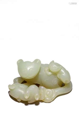 A CHINESE CELADON JADE 'THREE CATS' CARVING