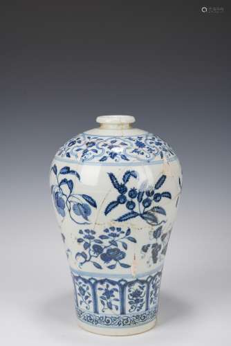 MING DYNASTY, BLUE AND WHITE FLOWER AND FRUIT PATTERN, VASE