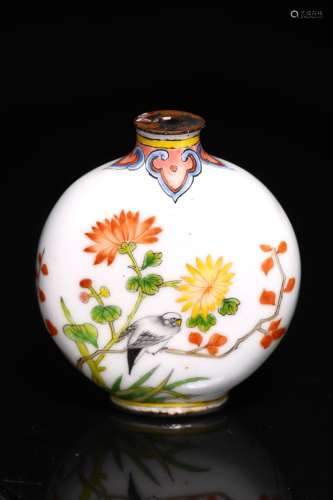 QIN, YELLOW-GROUND FAMILY-ROSE SNUFF BOTTLE