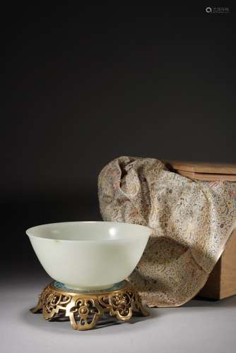 QIN DYNASTY, A LARGE WHITE JADE BOWL