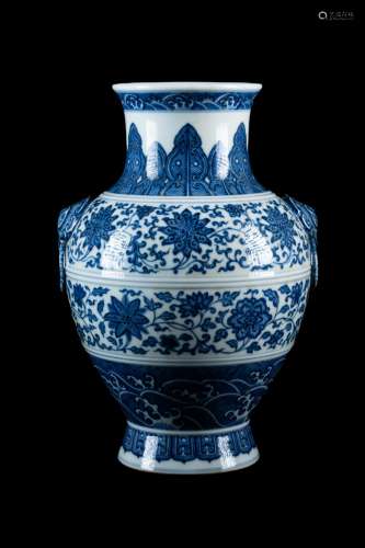 A CHINESE BLUE AND WHITE 'LOTUS' ZUN VASE