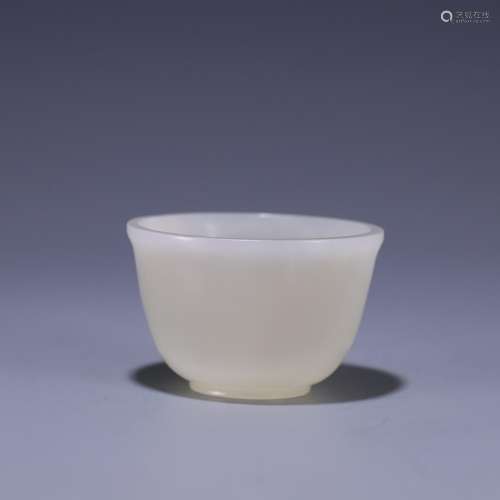 And hetian jade cup, size: 5.5 * 3.5 cm, 57.1 g!