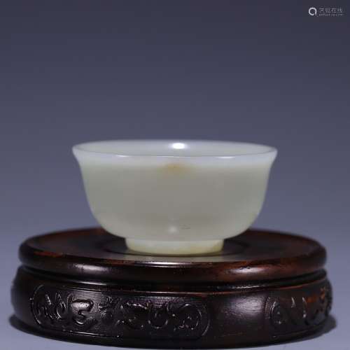 And hetian jade cup, size: 6.1 * 3.1 cm, 38.1 g!