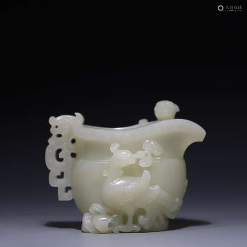 Hetian jade, longfeng cup 7.4 cm wide and 9.1 centimeters th...