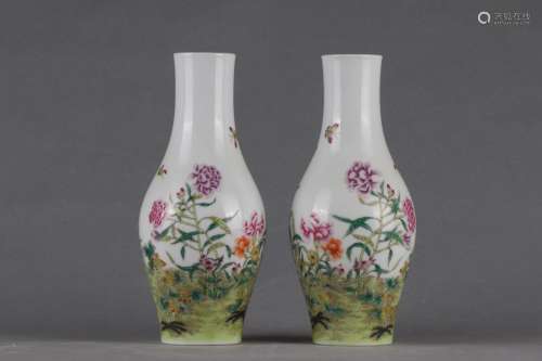 Colored enamel flowers poetry bottlesSize: 18 cm high abdomi...