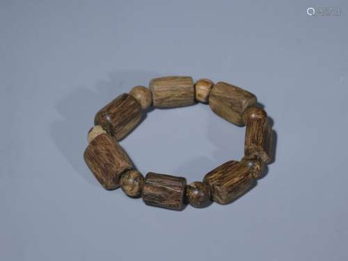Kalimantan with aloes hand stringSize: single are 1.5 cm lon...