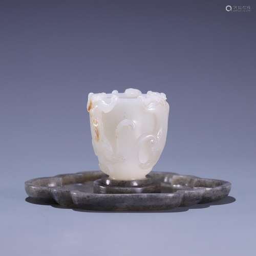 Three longnu, white jade cup with HuaPan, size: high cup * *...