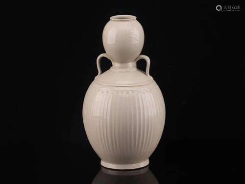 northern songporcelain double earsSize: 23.2 cm diameter, 3....