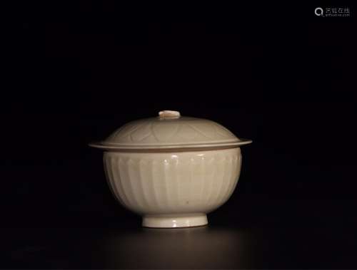 porcelain tureenPatina massiness, glaze, water yingying a gr...