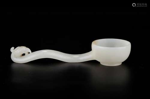 Hetian jade spoonSize: 17 + 5.5 cm weight: 75 gHetian jade f...