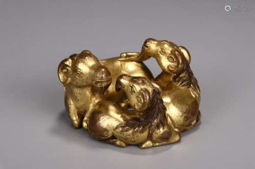 Three sheep paperweight: copper and goldDiameter of 8.4 cm, ...