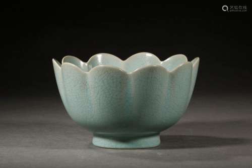 , your kiln lotus bowlSize, 10.3 cm high 17.4 cm in diameter...