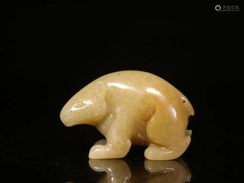 Hetian jade carved bear thing in handSize: 4 cm high, 6.5 cm...