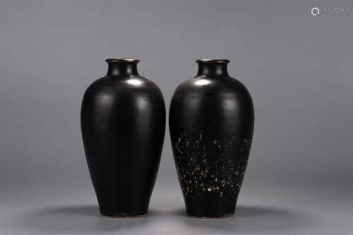 : a pair of ji kiln black glaze plum bottleDiameter of 10 ㎝,...