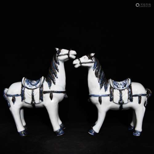 27.9 x24 blue and white horse