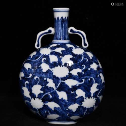 Blue and white flowers lines 20 x15 flat bottles