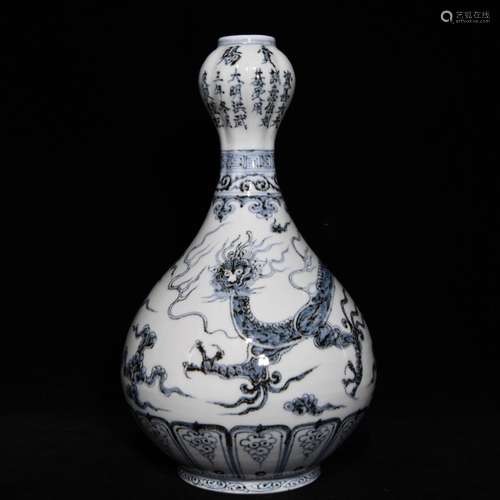 Blue and white dragon 33.5 x21 garlic bottle