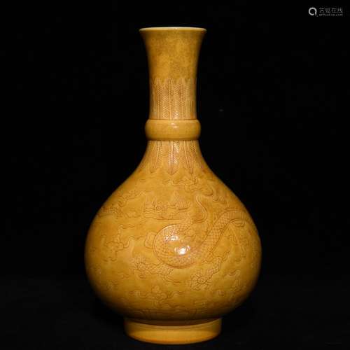 Hongzhi yellow glaze sculpture dragon 25.5 x16cm bottle