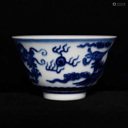 Blue and white longfeng green-splashed bowls, 5.7 x 9.7 cm