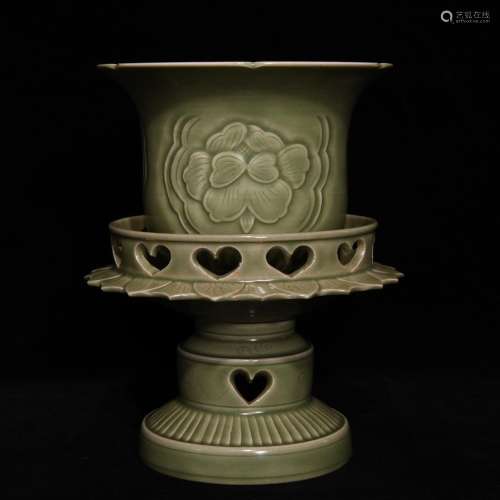 The kiln hand-cut 23.5 x19cm bowl