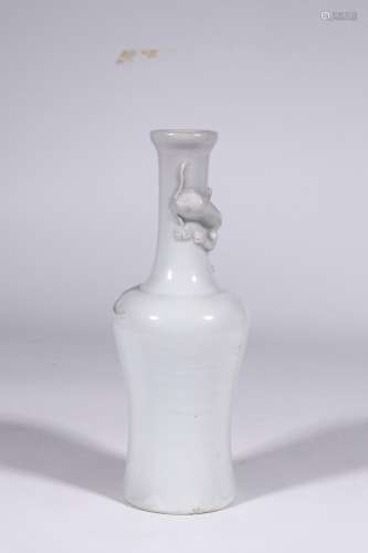 White glazed longnu flaskSize: 8 cm high 21.6 cm in diameter...