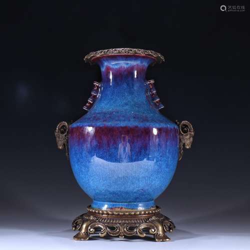 Variable glaze with copper vase with a sheepSpecification: h...